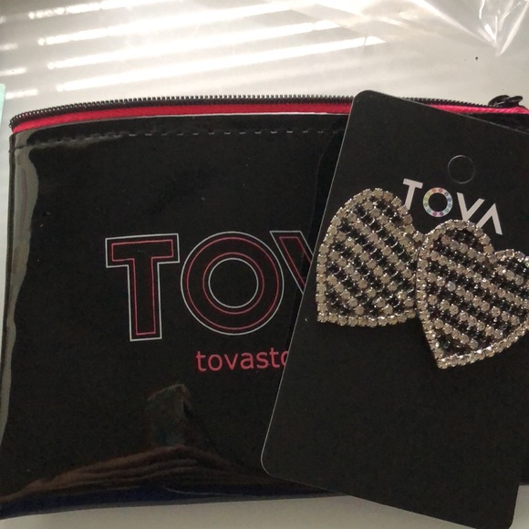 New TOVA Heart Earrings - Picture 4 of 4